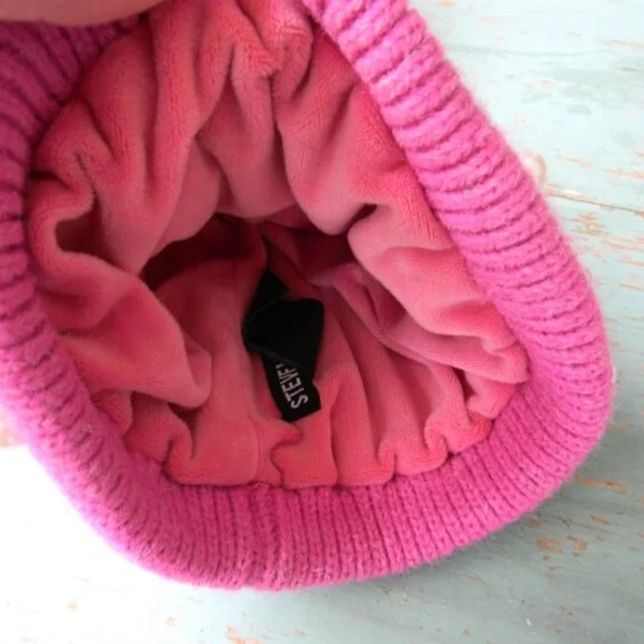 NWOT STEVE MADDEN Pink Lined Knit Pom Pom Beanie with Pearls - Picture 3 of 5